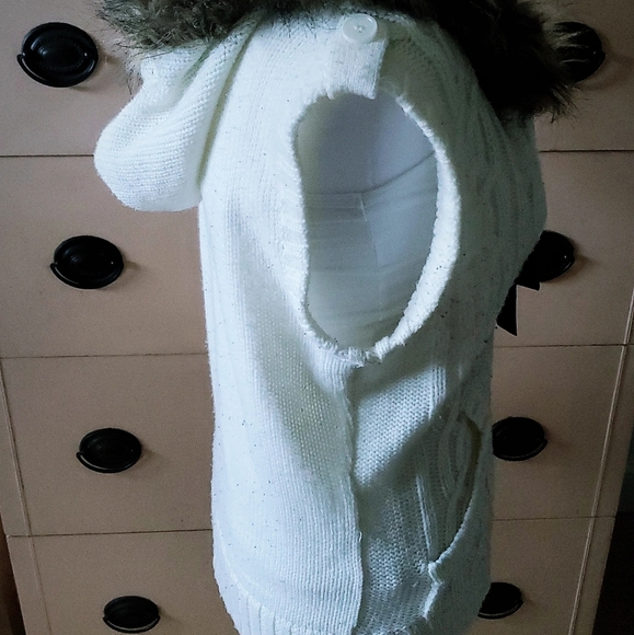 Cream/Off White Colored Vest - Picture 8 of 9